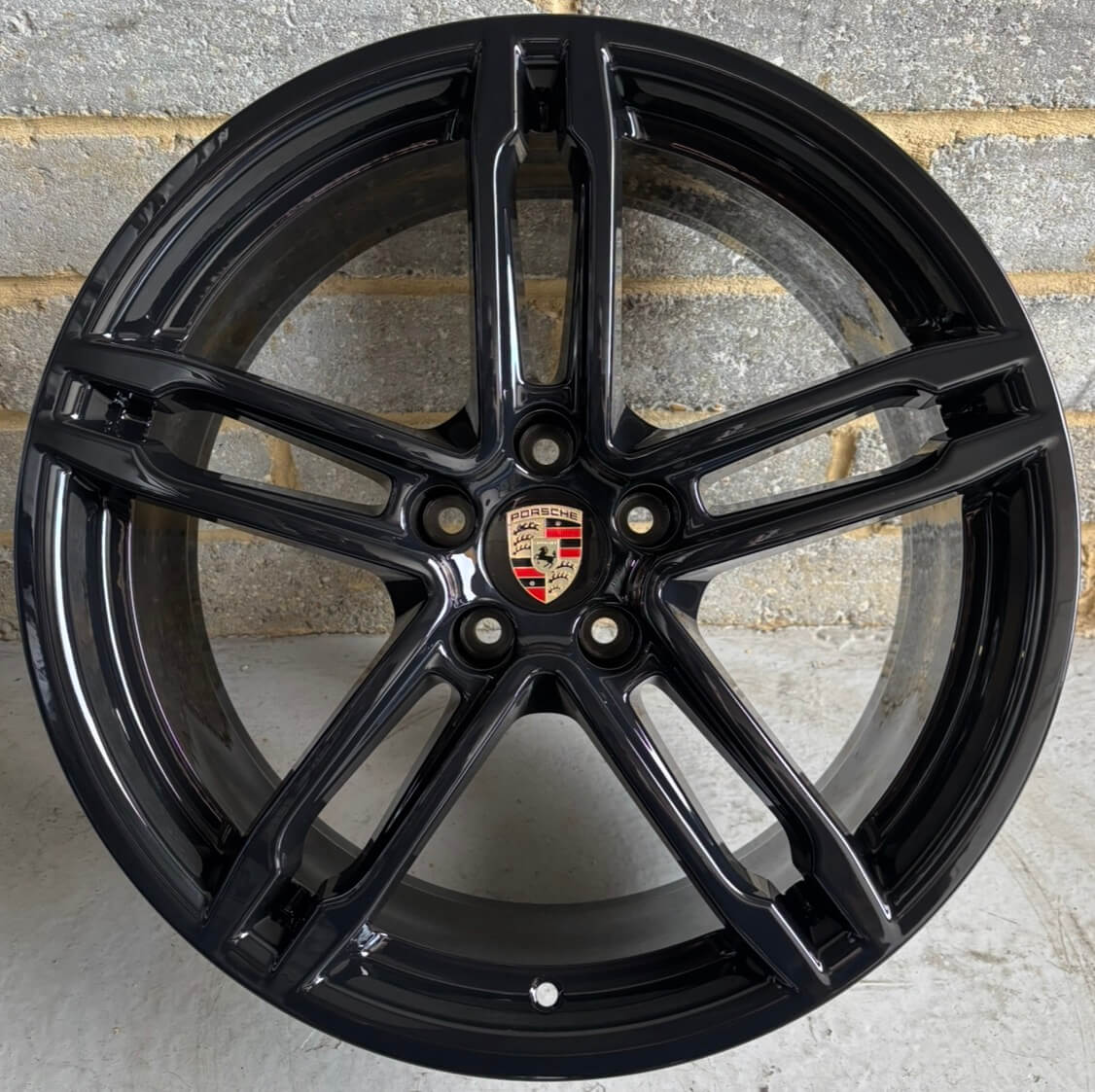 Porsche OEM Macan Turbo - Gloss Black alloy wheel